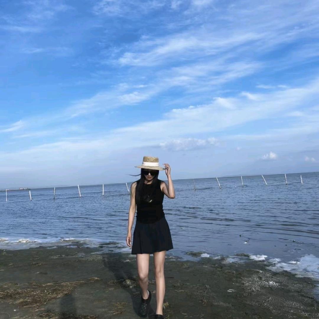 倩.