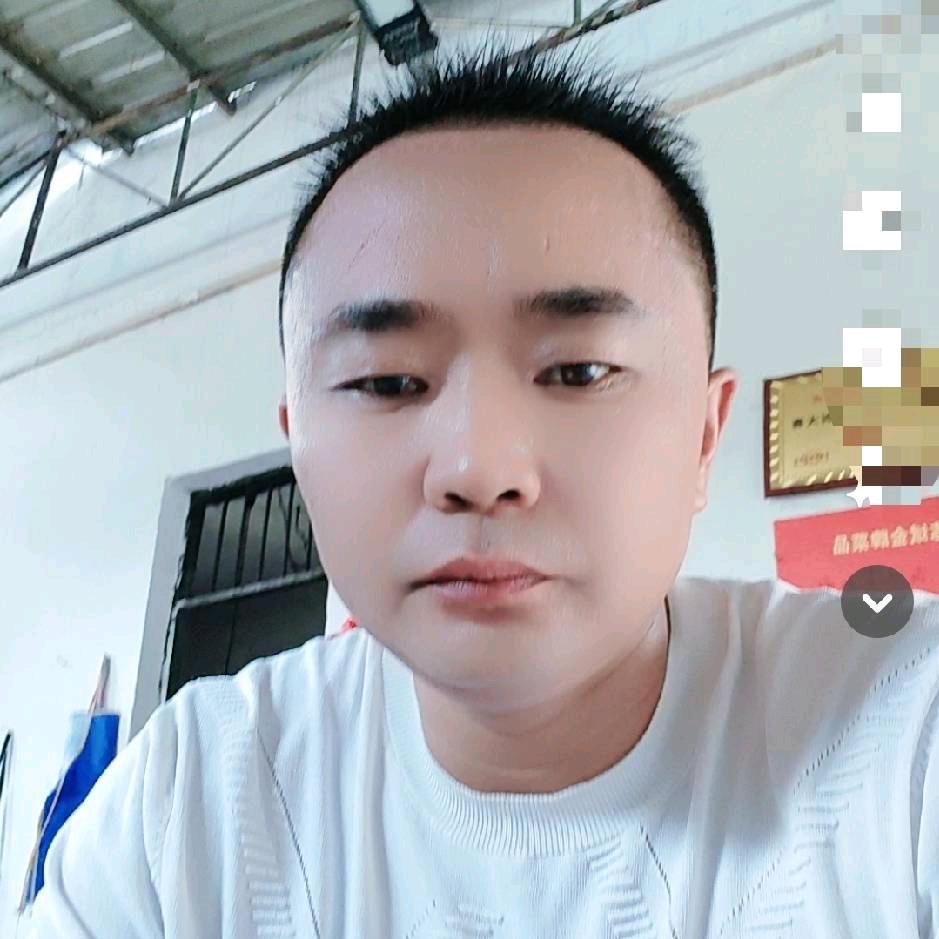 边阳宏伟花园钱江三轮车