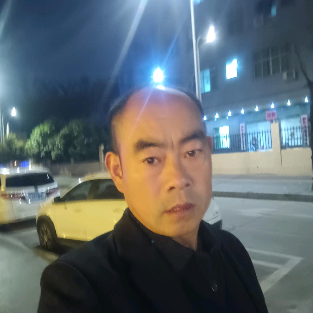红伟