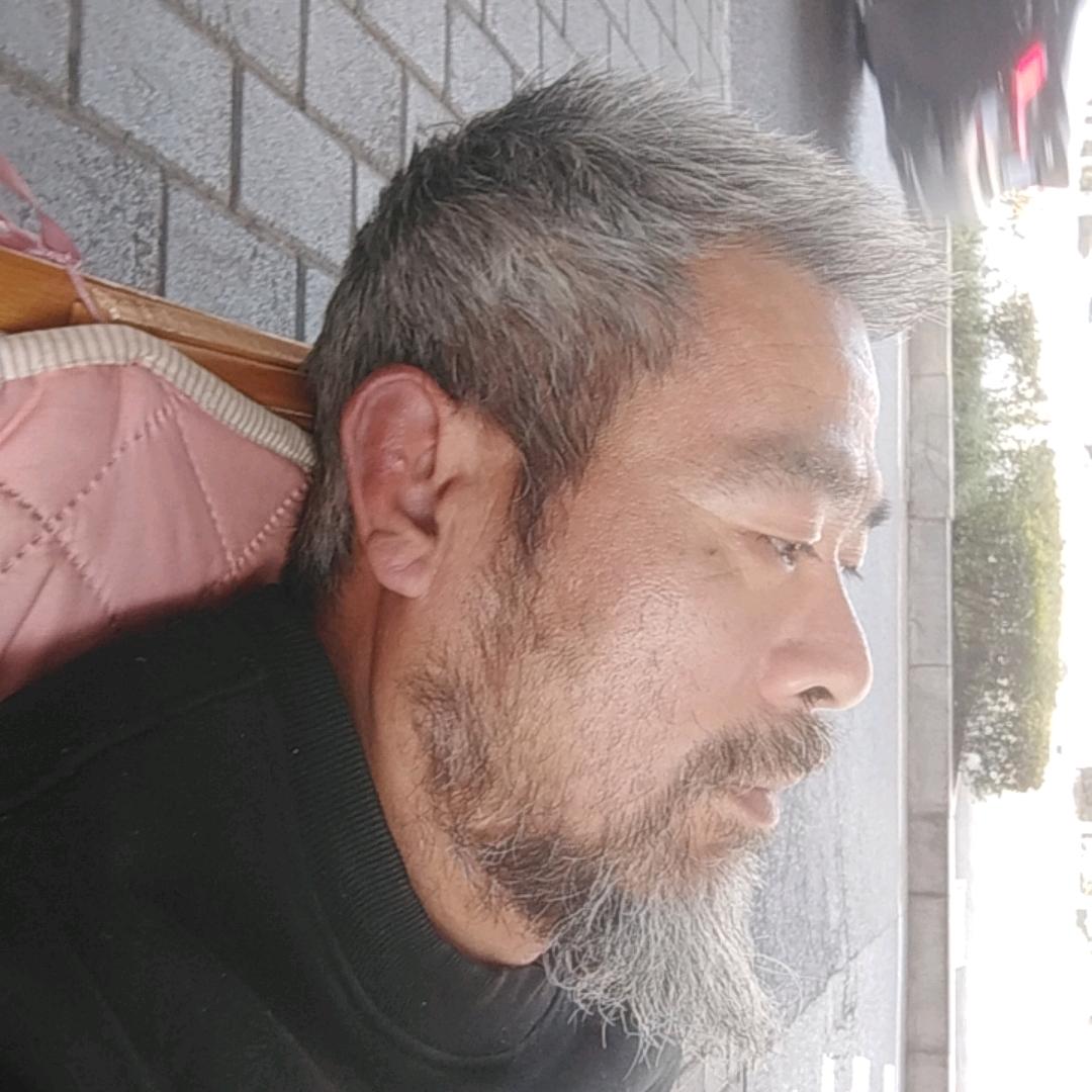 地摊大叔