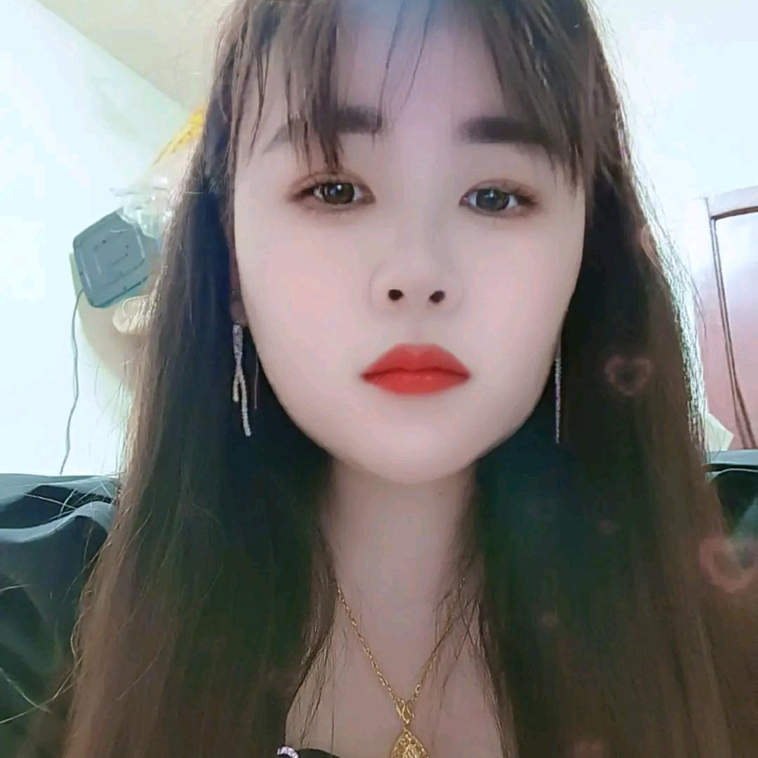 玉梅含笑意，金柳动哀情