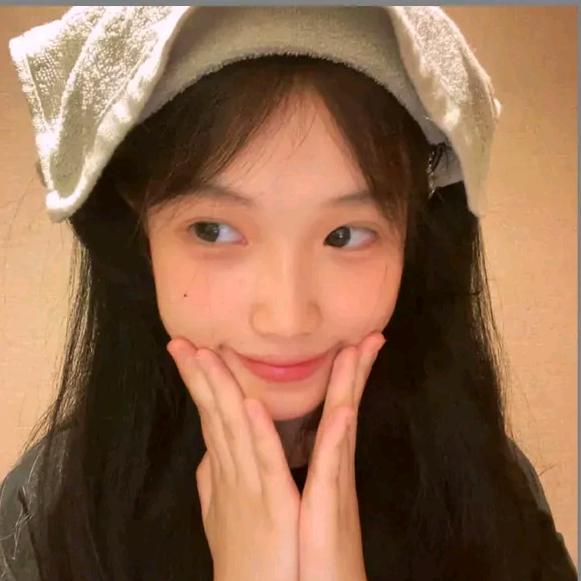 腼腆小美