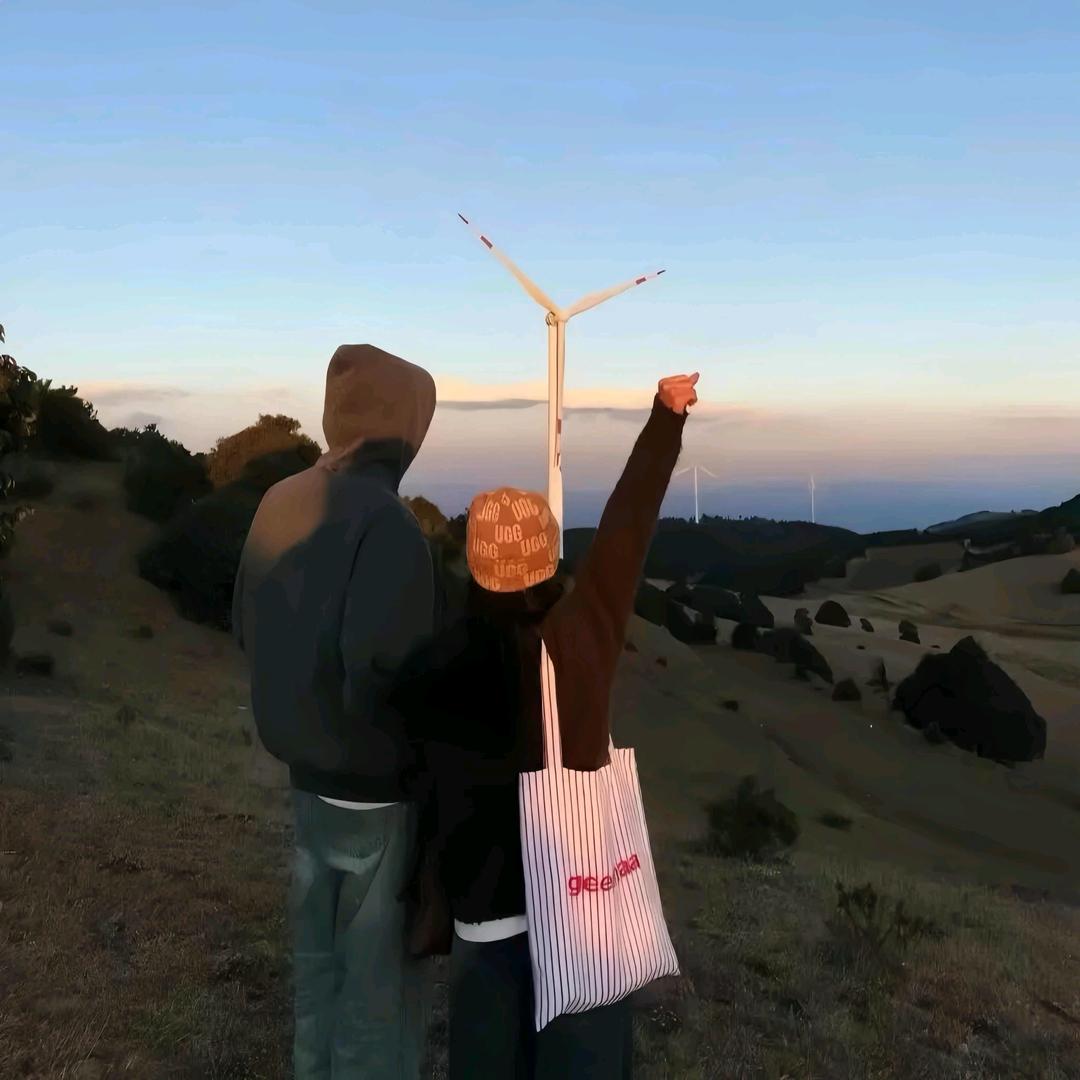 爱戴帽子的小然