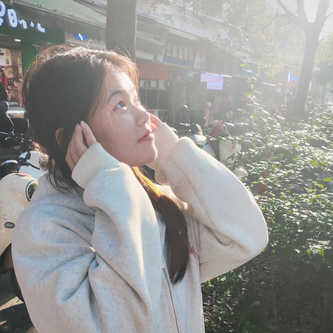 罗美美.