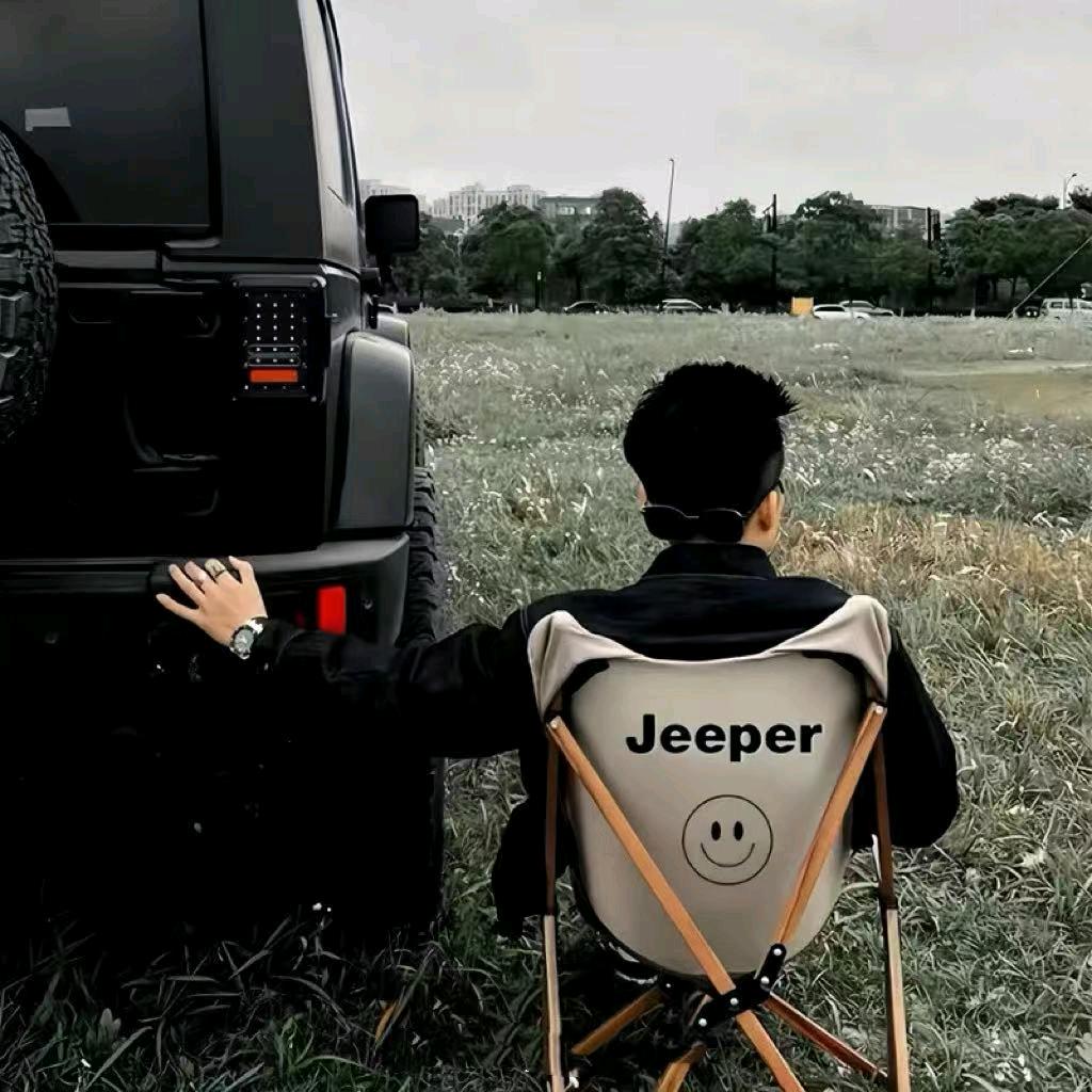 ㅤ 　　   　　　　　　　　   、