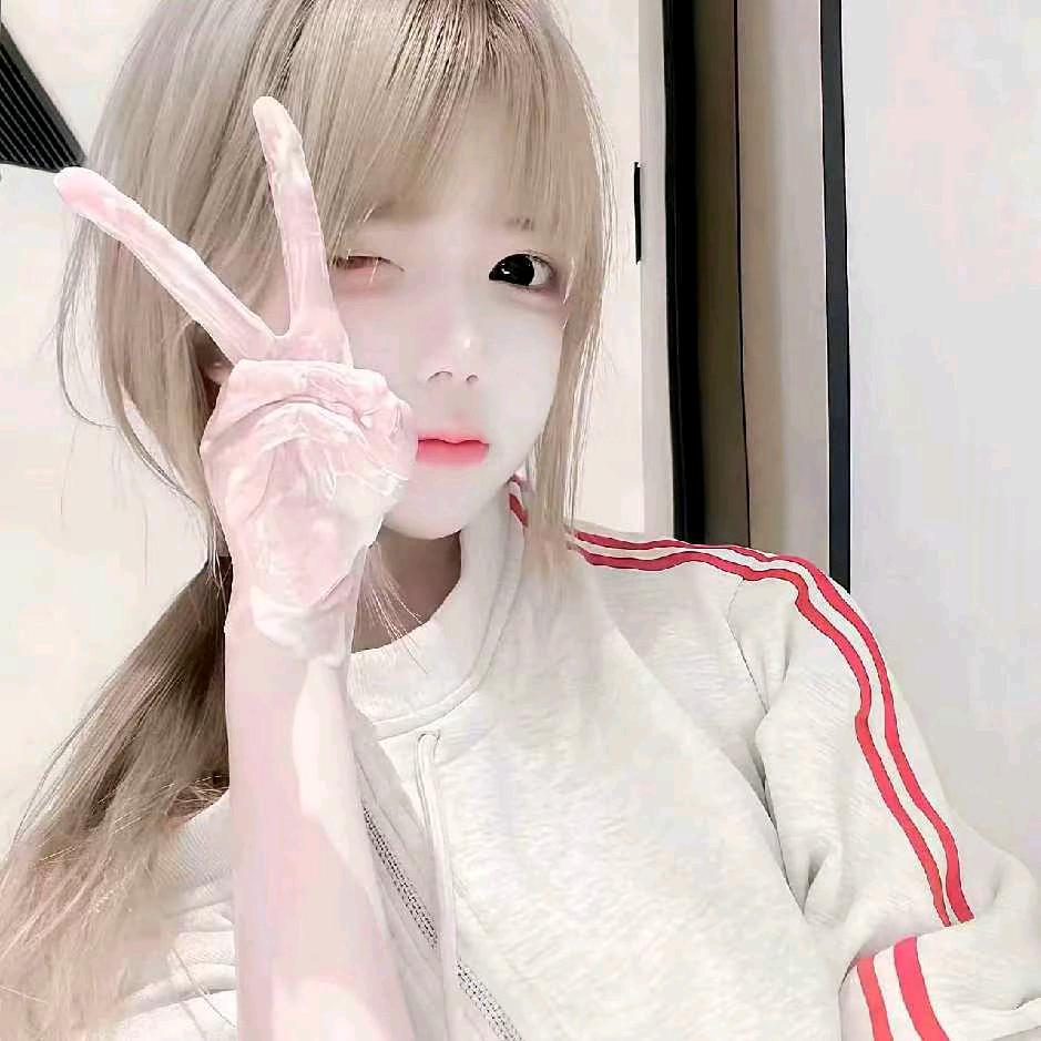 卖萌被打掉两颗门牙