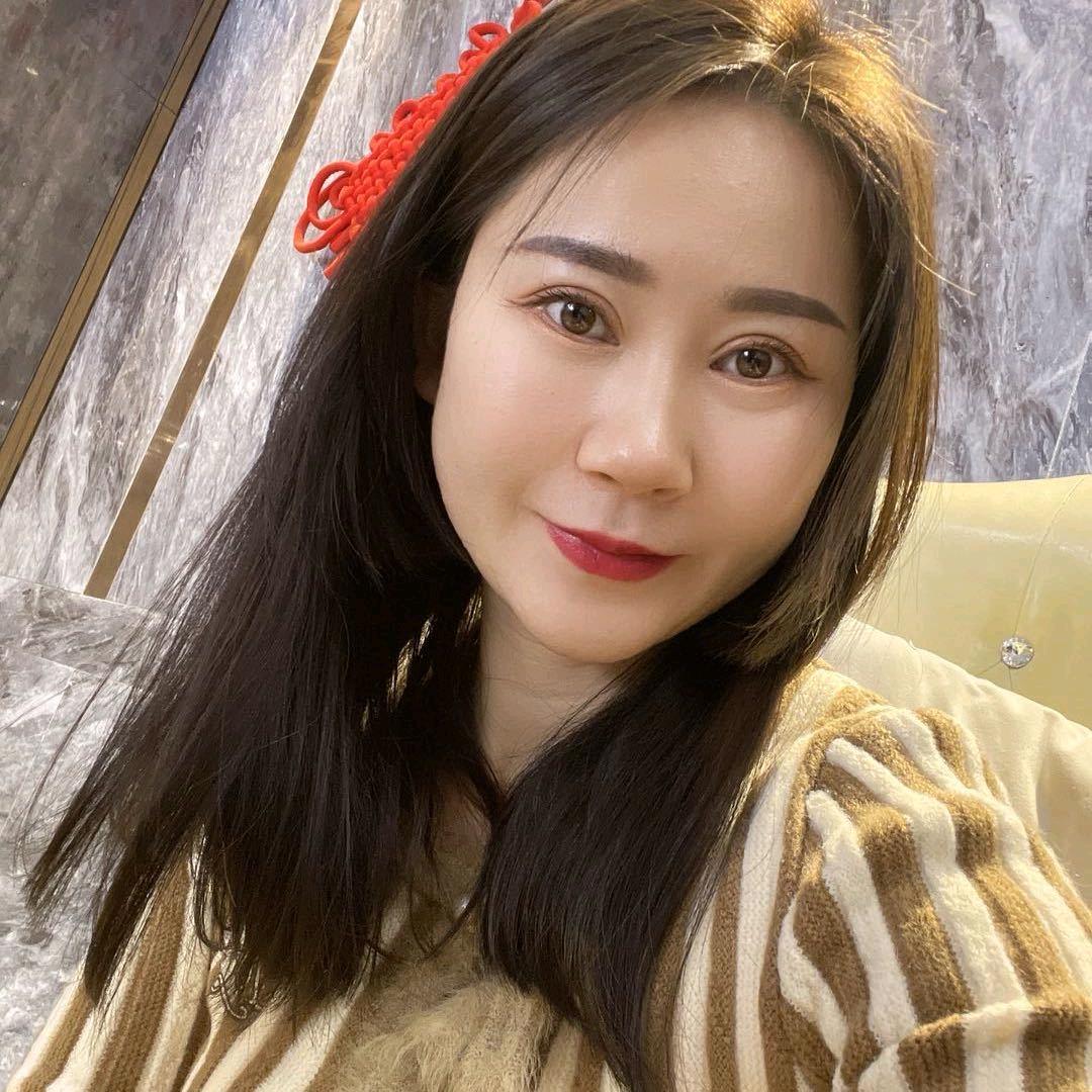 是室内设计师何子啊