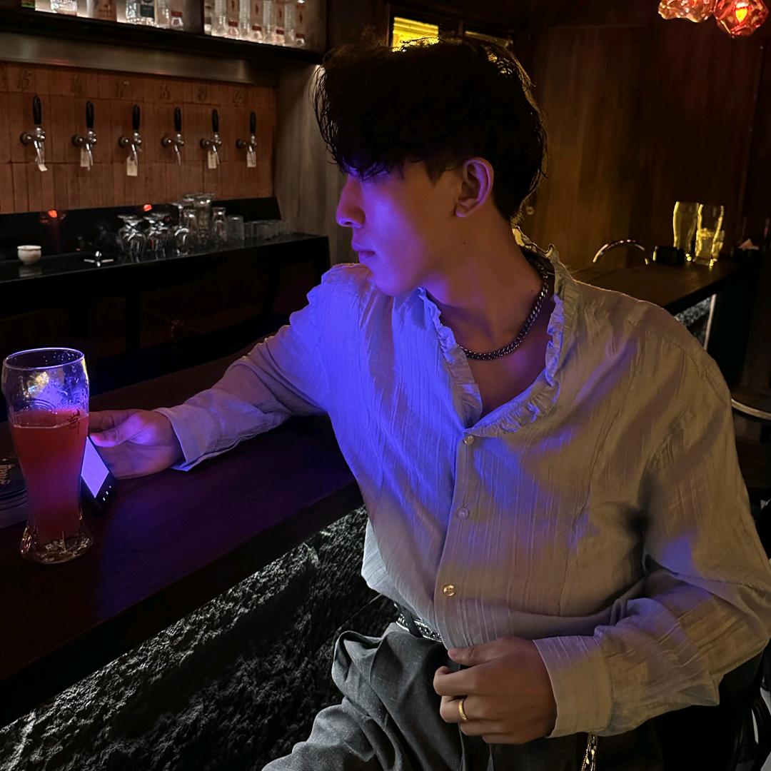 田野里开向阳花