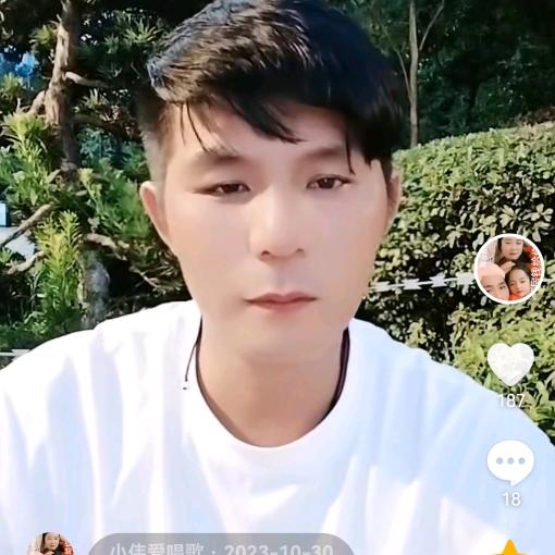 小伟爱唱歌