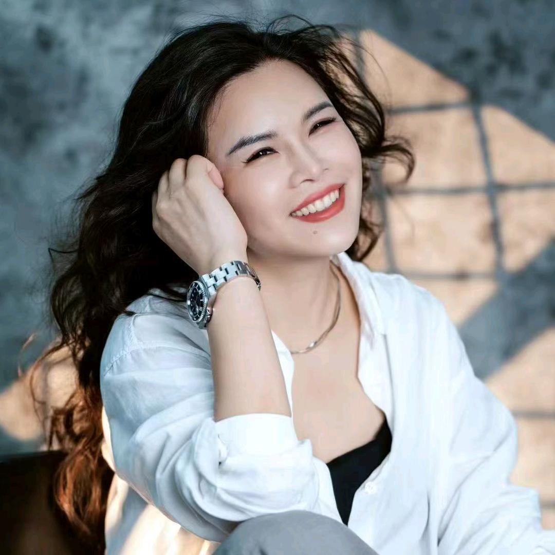 潘文青（精致穿搭）