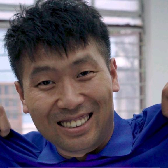 小龙哥玩轮毂