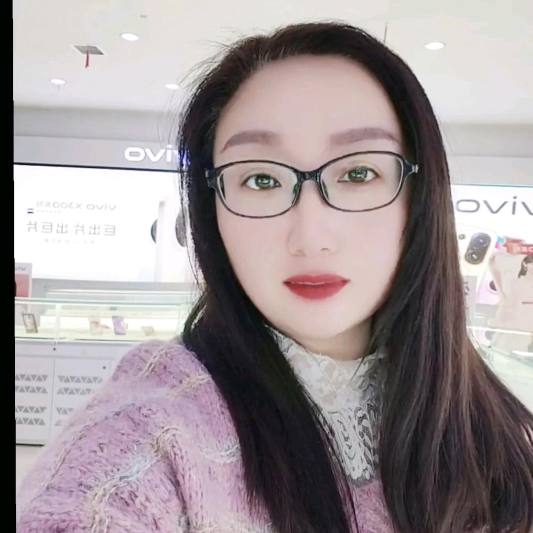 福袋姐逮啥拍啥头像