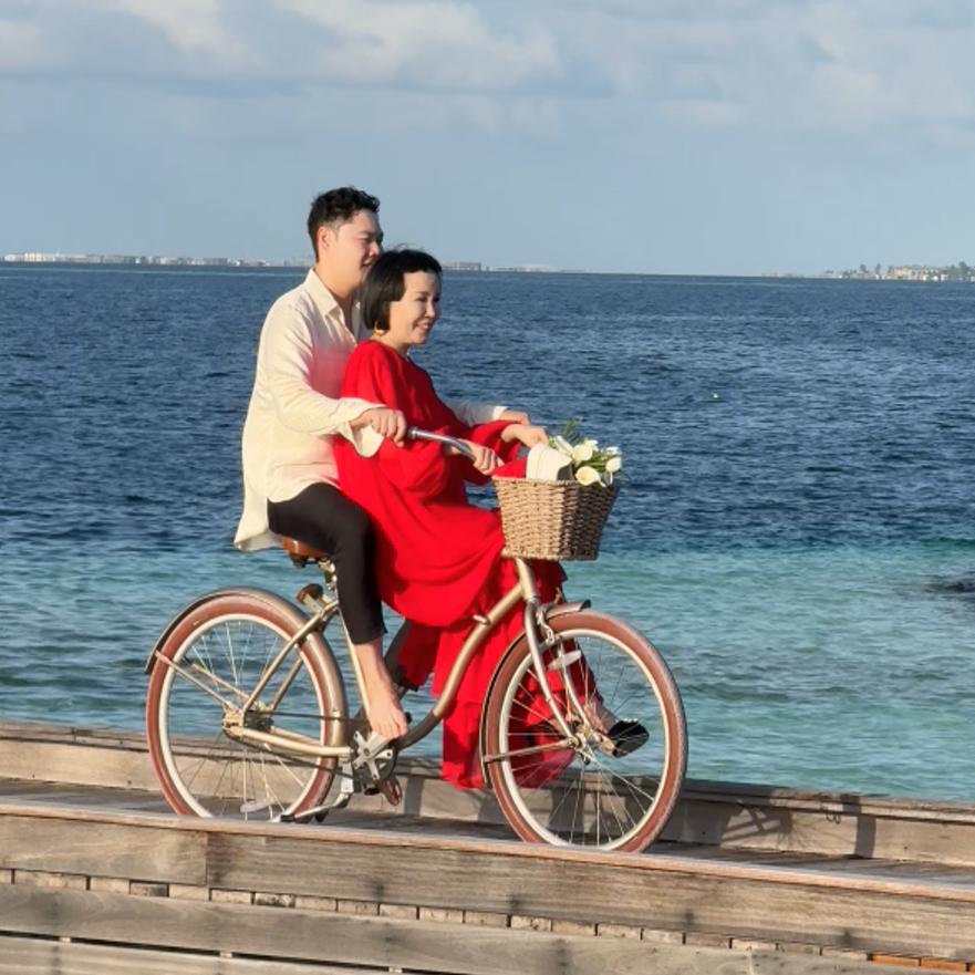 黛莱皙创始人夫妇12号早9点传奇百人婚礼