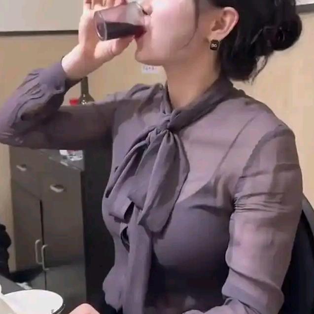 佳人佳酿绍兴魂（橱窗有酒）