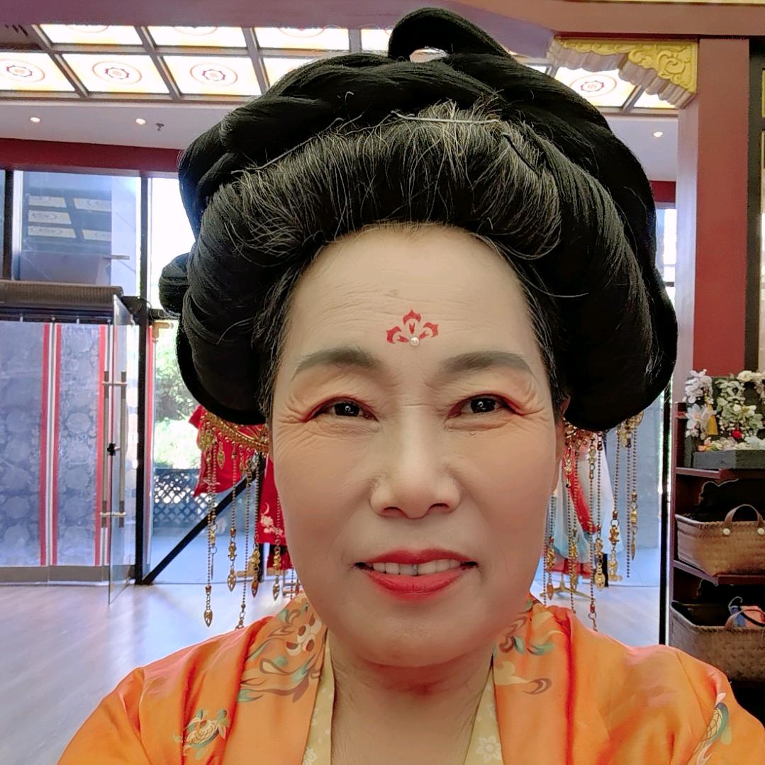 阳光大嫂。
