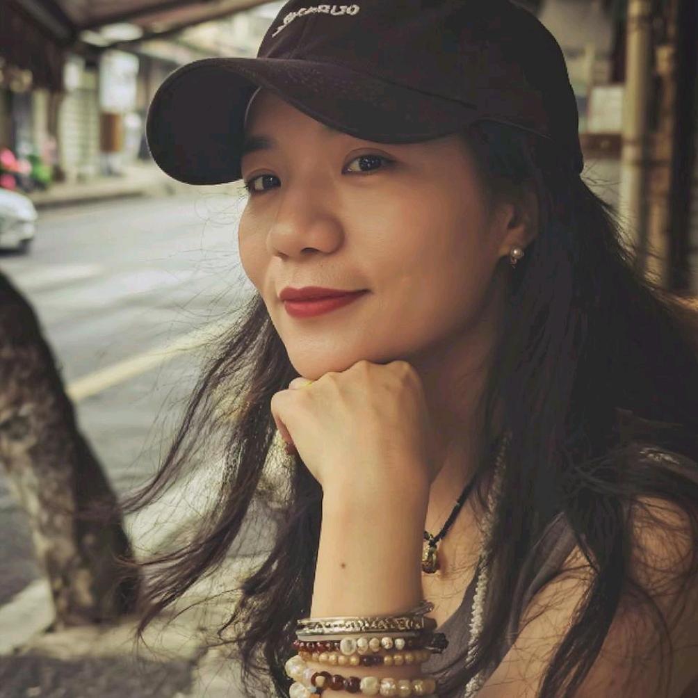 龙翔学校   黄妮娜