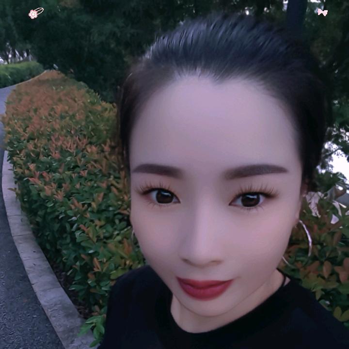 嫣然