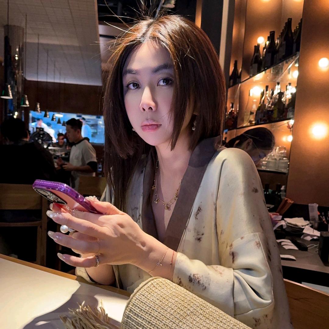 唐老板嘉玲姐BACKATONE服饰