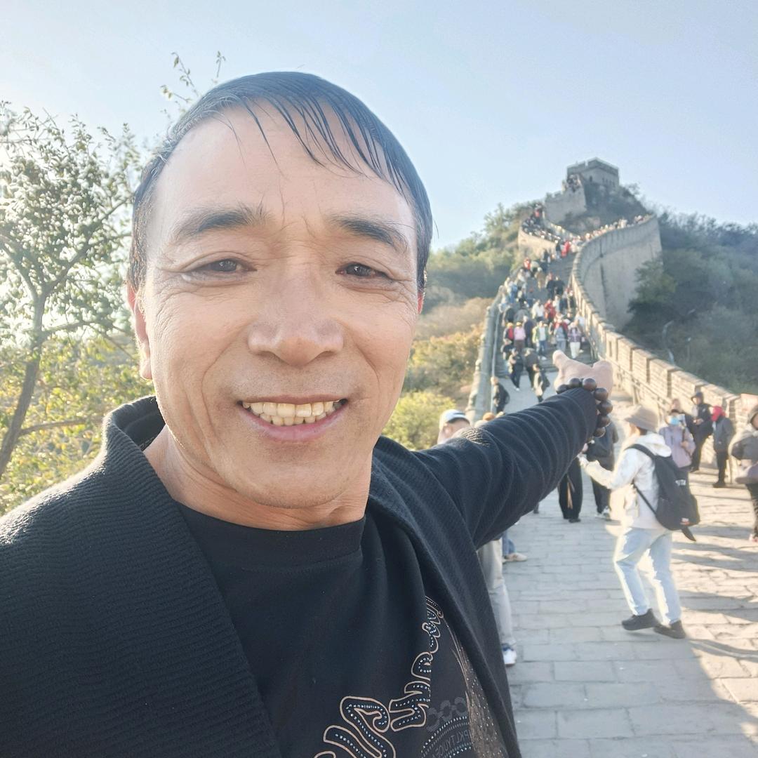 爱唱歌的小男孩