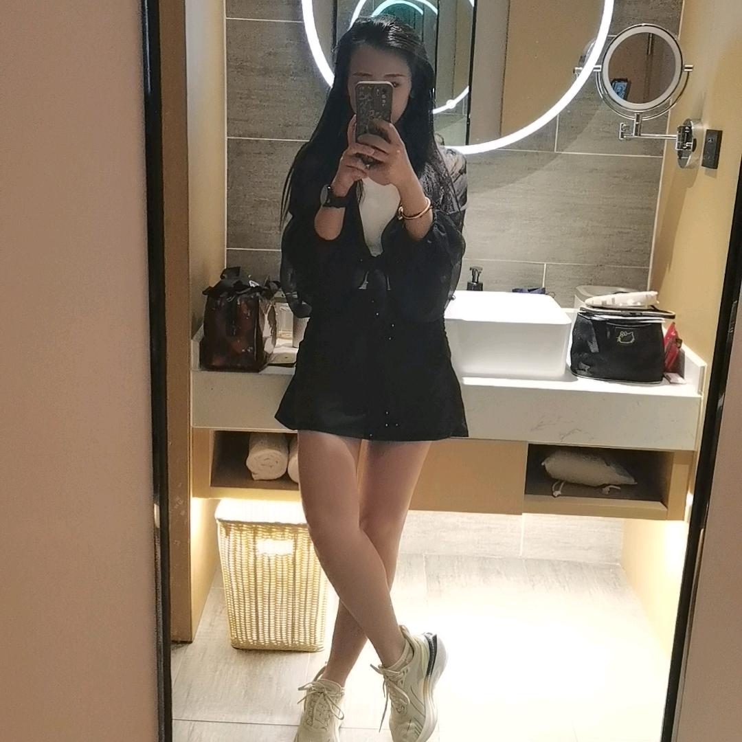 LY~莹