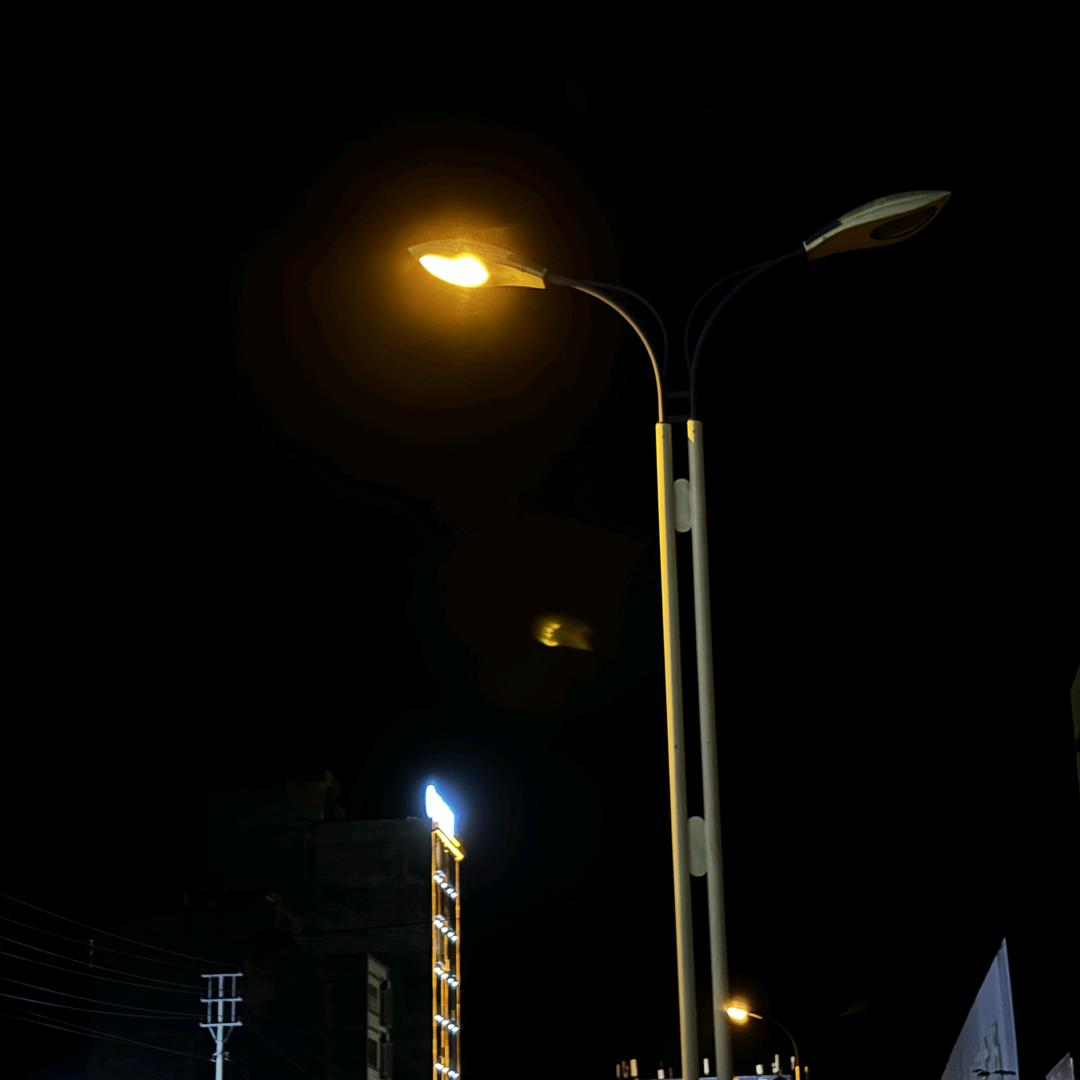 漆黑中的萤火虫