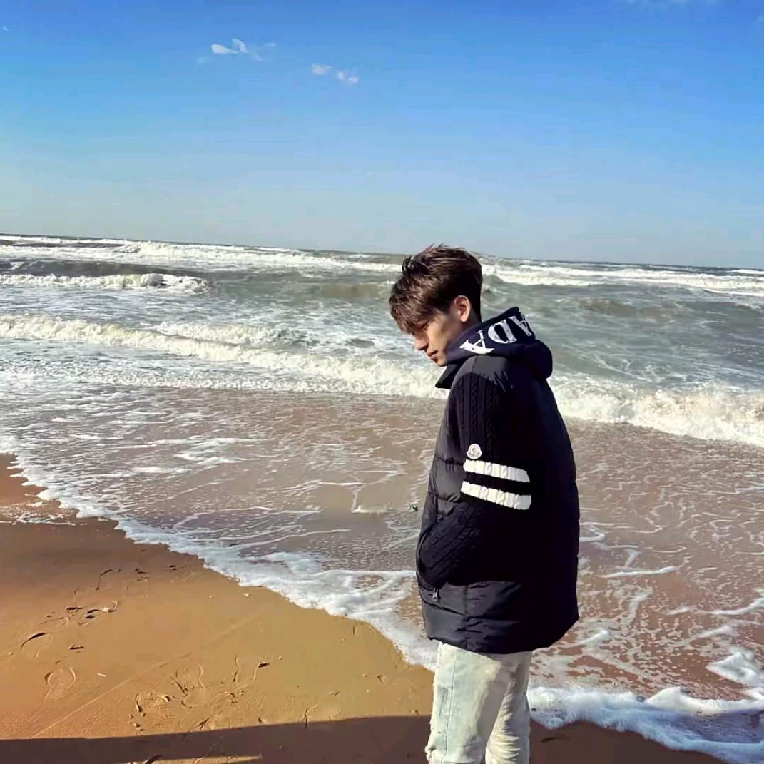 爱吃薯片的小小杰