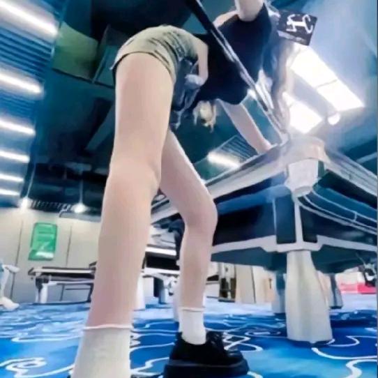 爱打台球的婷婷