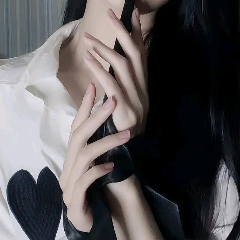 草莓冰淇淋
