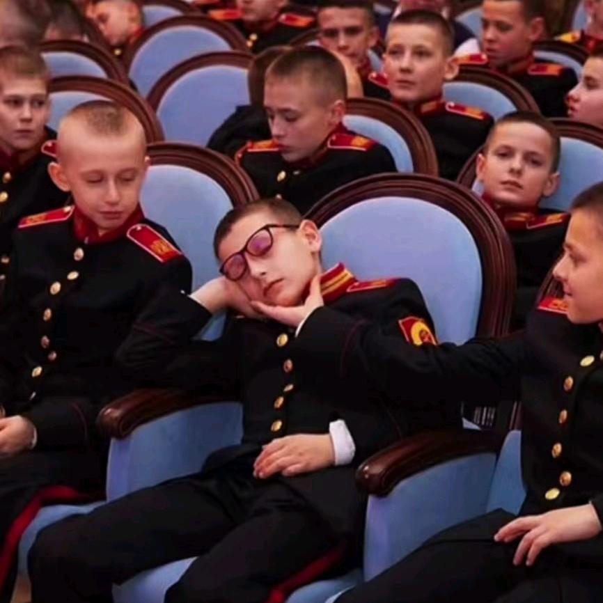 阿狗💙💜🖤🩶🤍🤎🩷❤️🧡