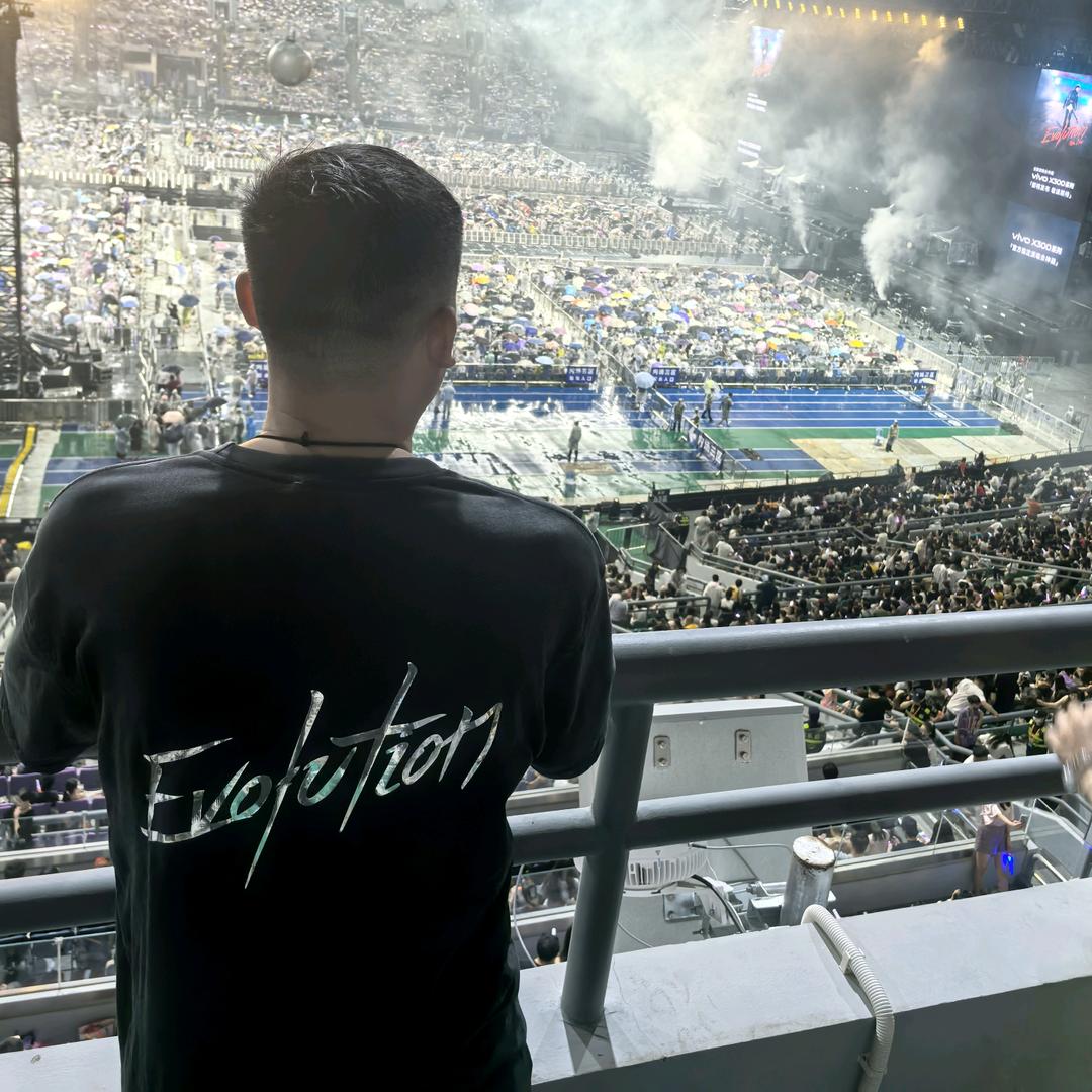 三番    目睹Nic920淋雨