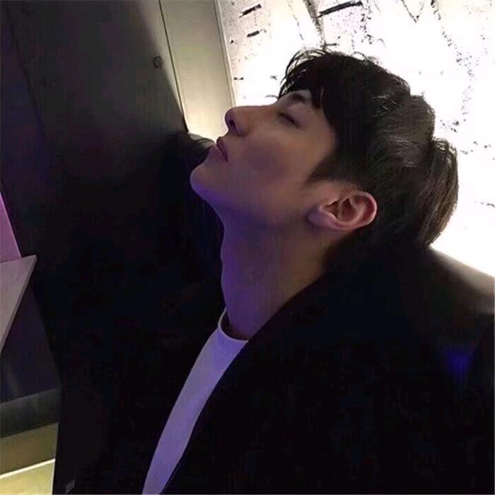 "w"头像
