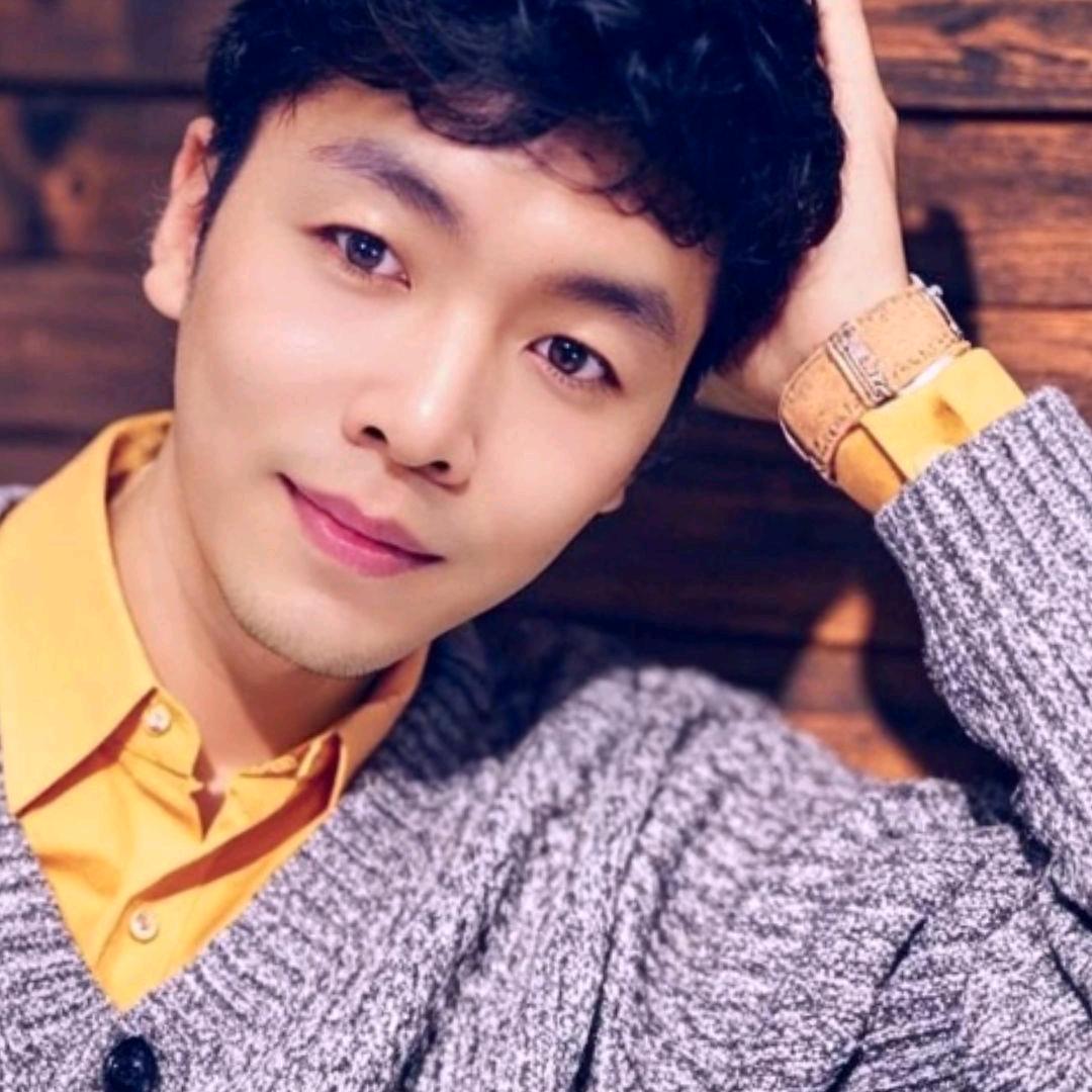 黄冠龙(黄秋硕)