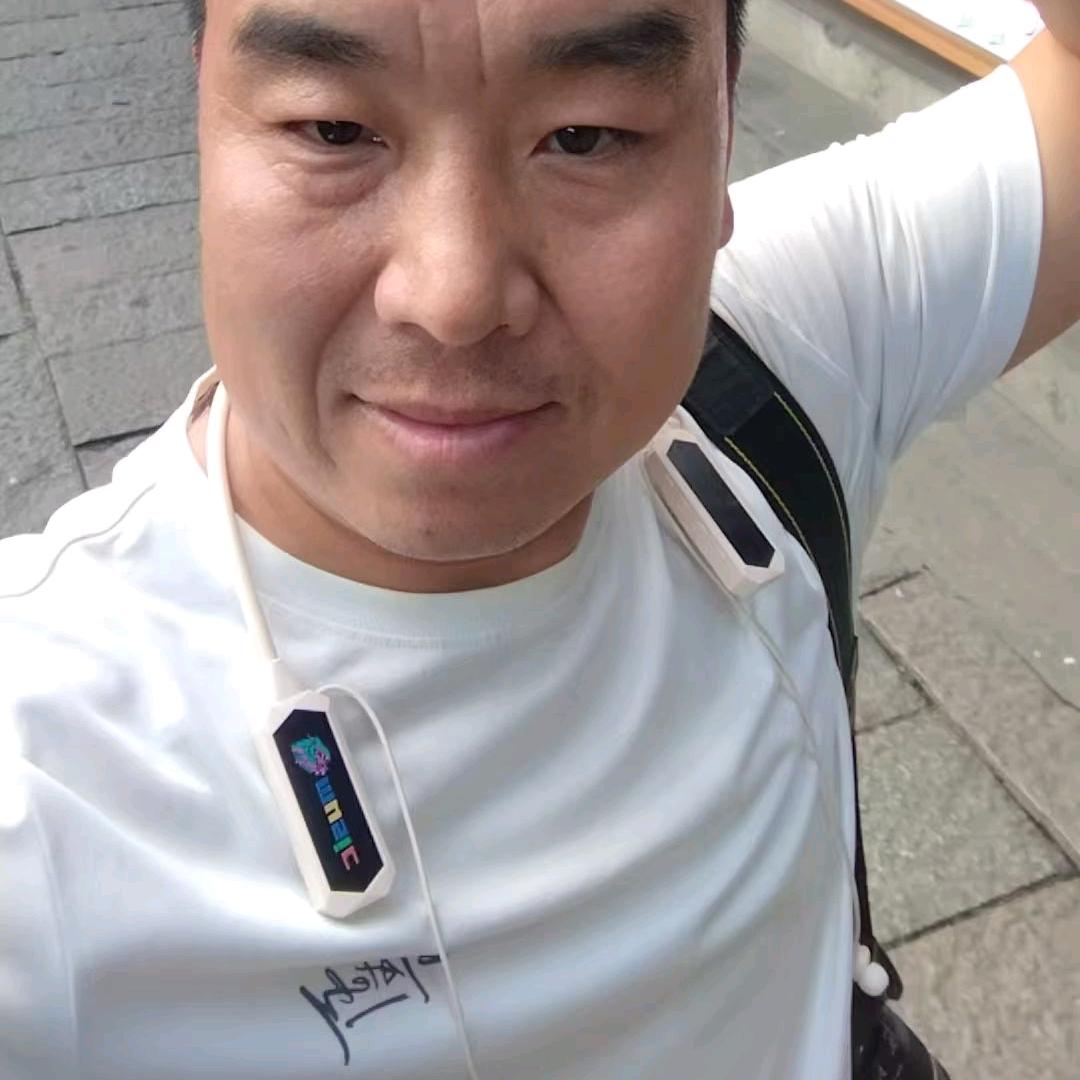 戴亮18121333323