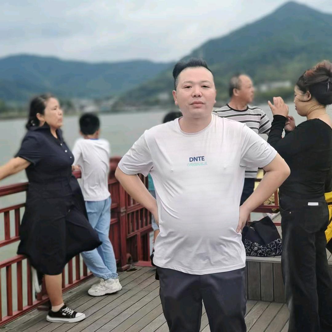 滕滕一笑很倾城