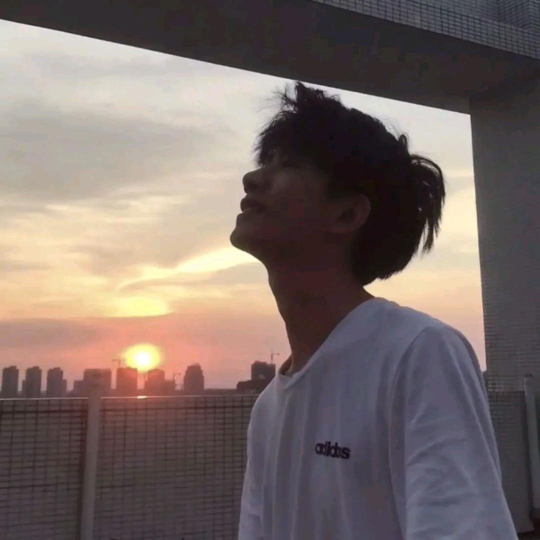 指尖的烟味残留