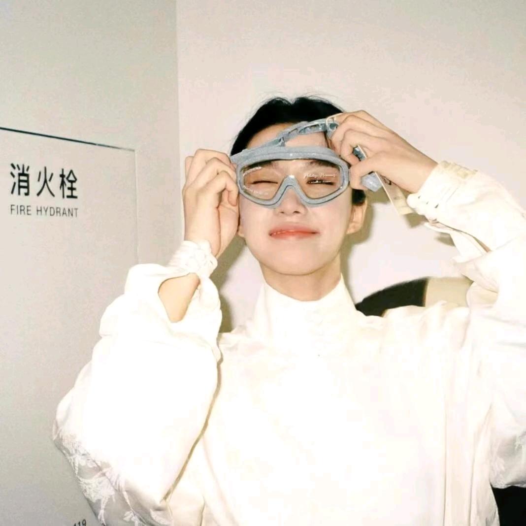 🎈秋水揽山河.