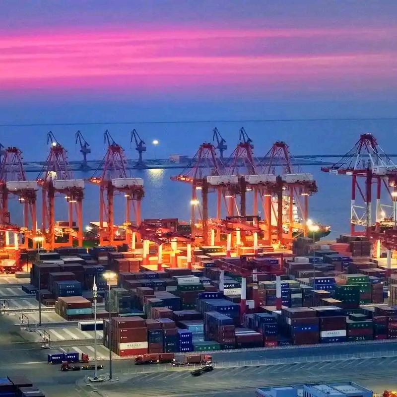 一个码头小工人