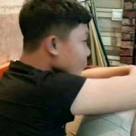 爱笑的男孩👦