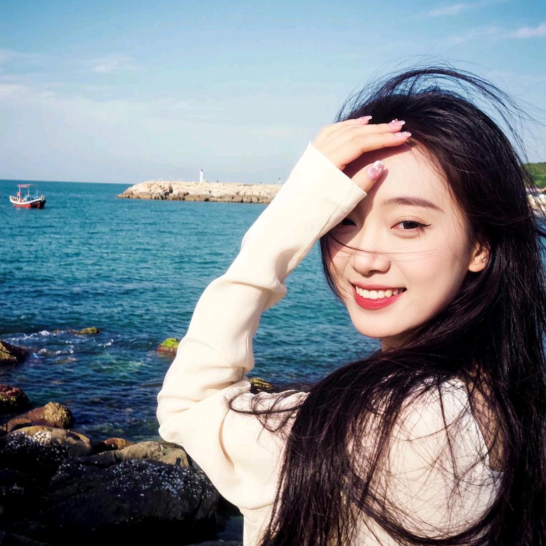 一生气就用脸撞墙的朴智艺yeah