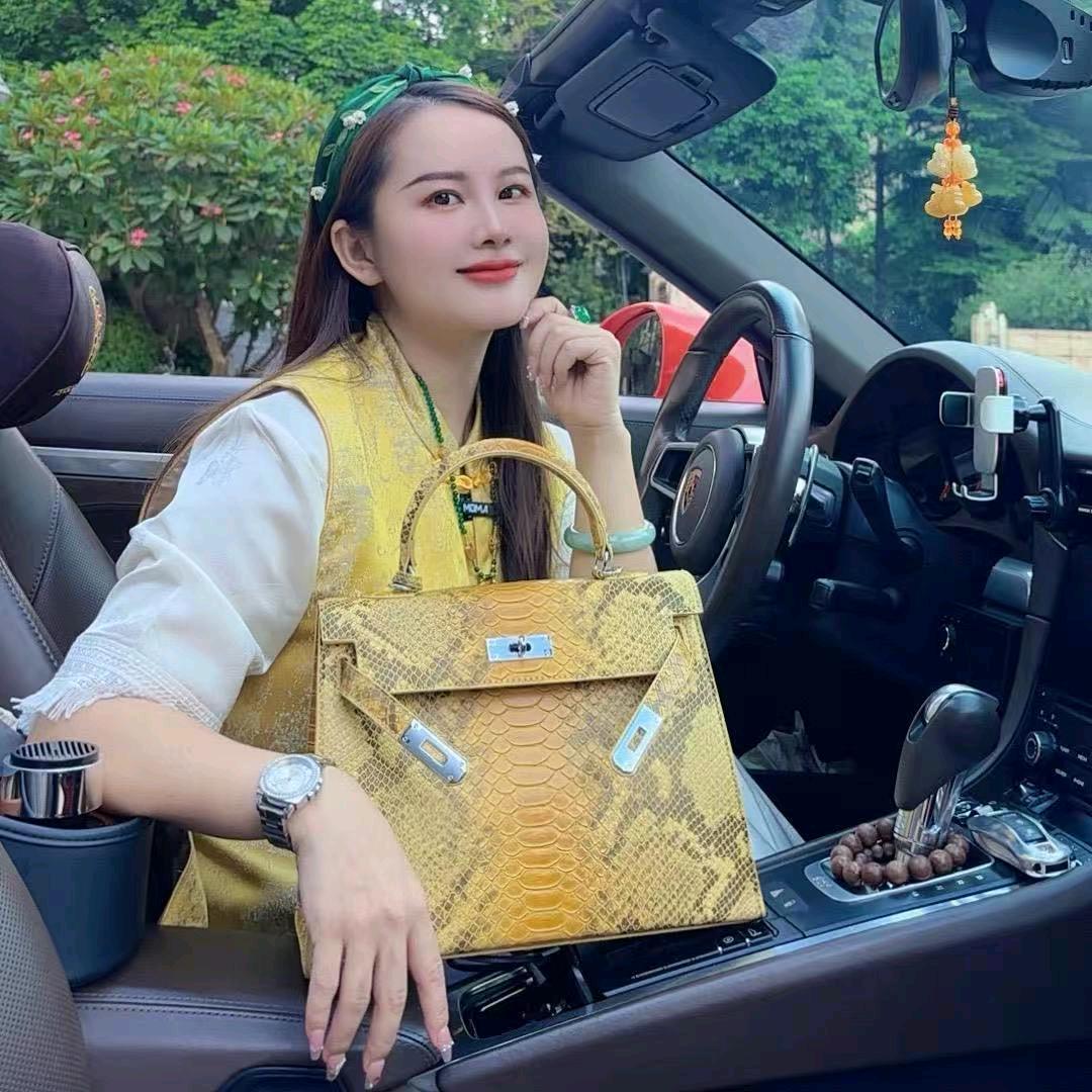 子涵私定贵妇包