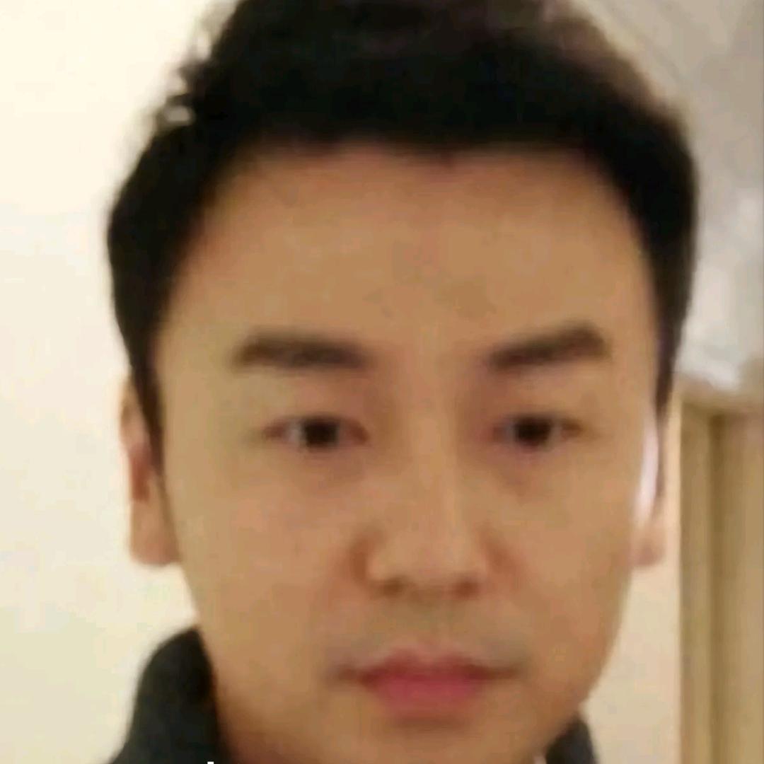 一朵风中摇曳的水仙花