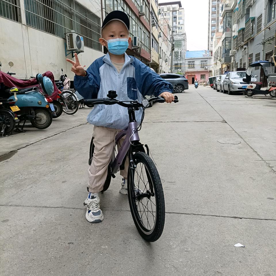 凯凯（陪儿子抗白中）