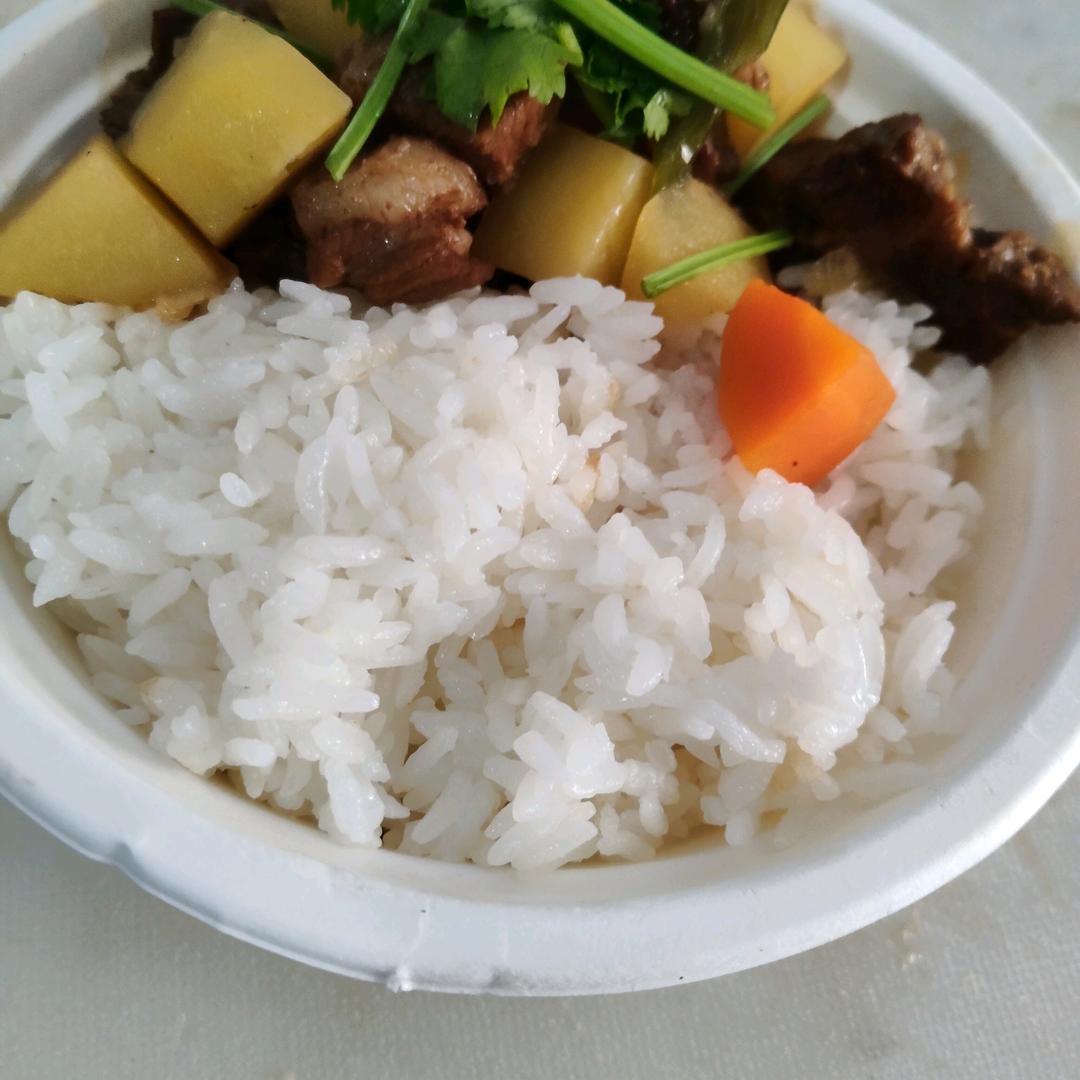 临沂南坊红烧肉牛肉米饭
