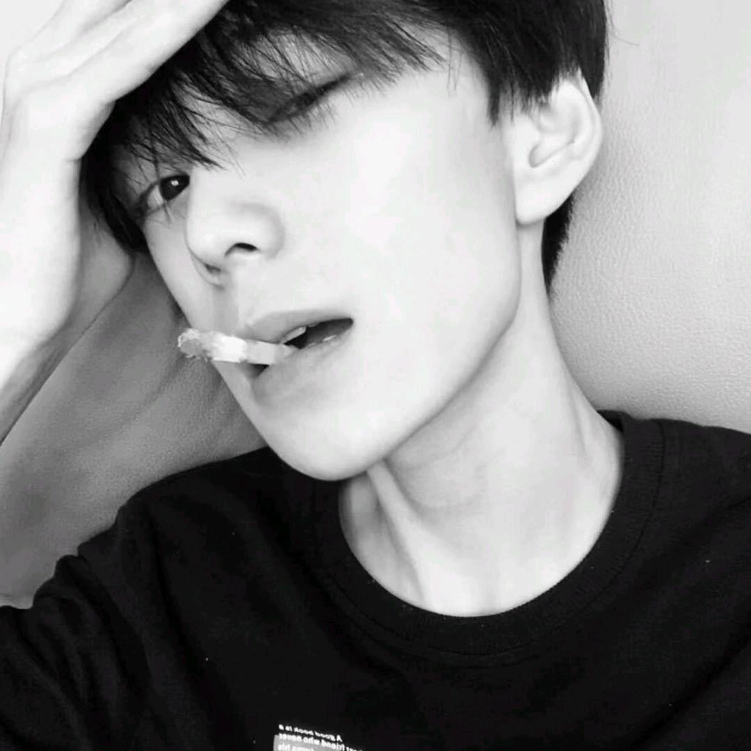 漆黑如渊的匡超人头像