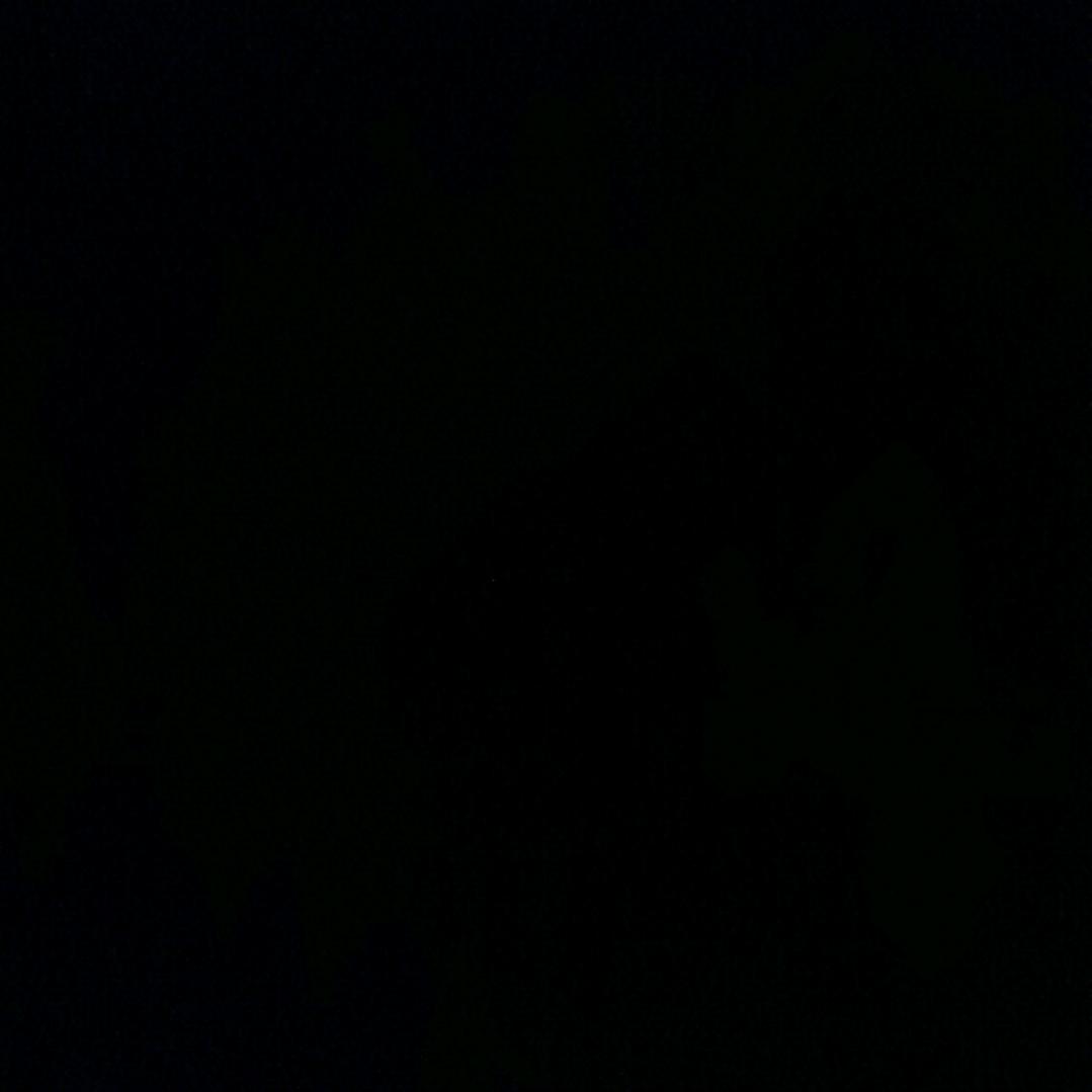 ，