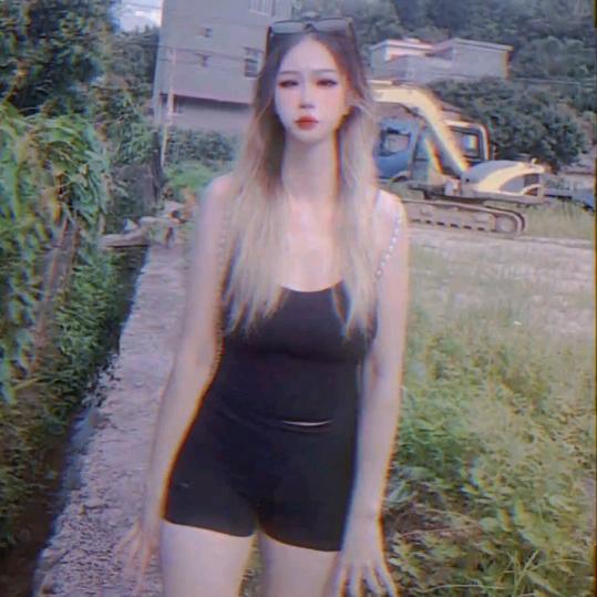 露lu~