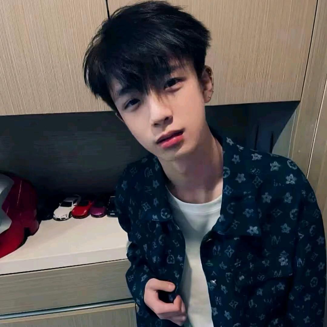 小  帅.