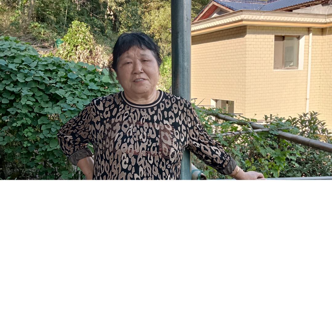 71岁阿姨爱唱歌