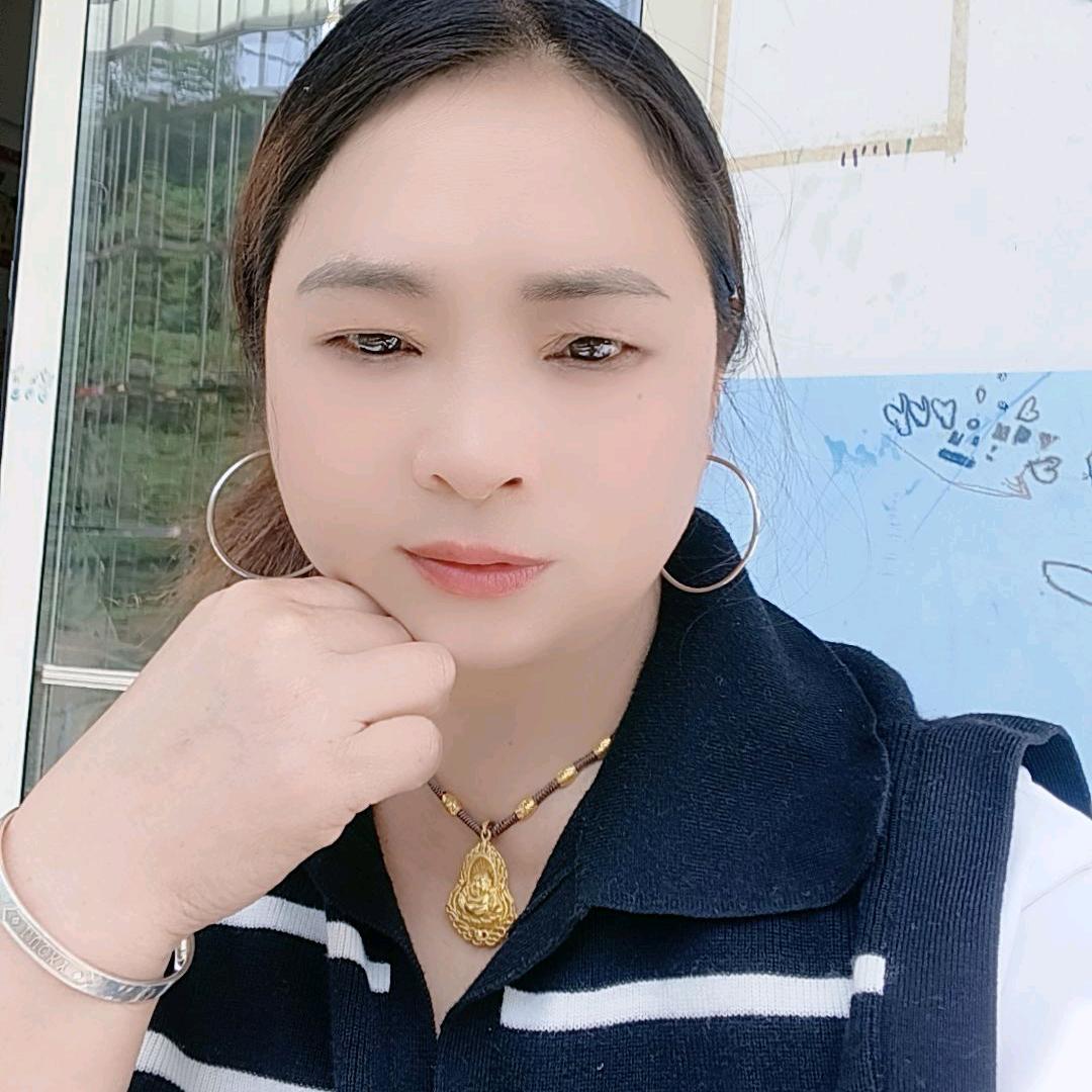 开心一个人。