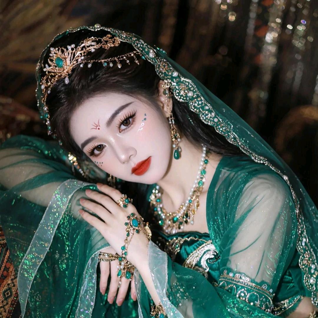 短发姑娘